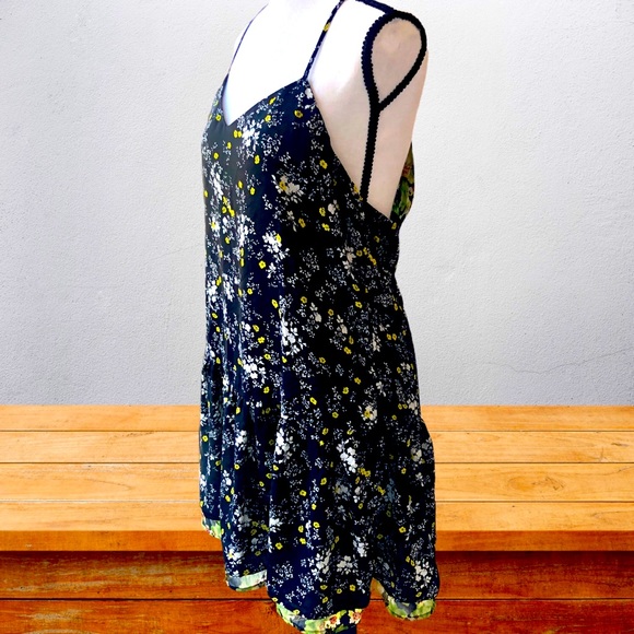 Vera Wang Princess Dress - Picture 3 of 9